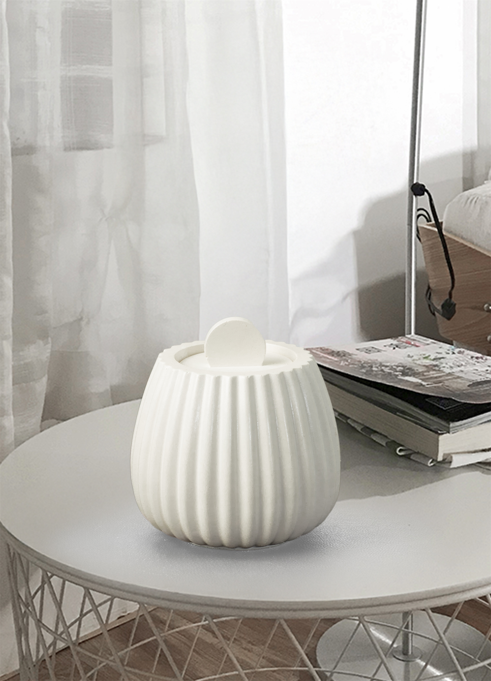 Kapaklı Beyaz Mermer Tozundan Dekoratif Mumluk – Modern Çizgili Tasarım